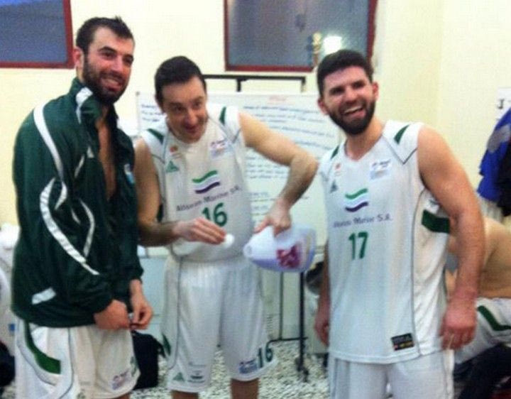 Έβαλαν μπουγάδα Παπαμακάριος, Τσαλδάρης και Ζάρας (PHOTO)