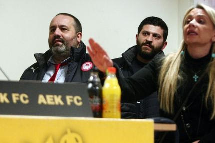 Το παρασκήνιο του επεισοδίου στη συνέντευξη Τύπου: ο δημοσιογράφος του STAR, ο Καραπαπάς και ο “πολίτης” (VIDEO)