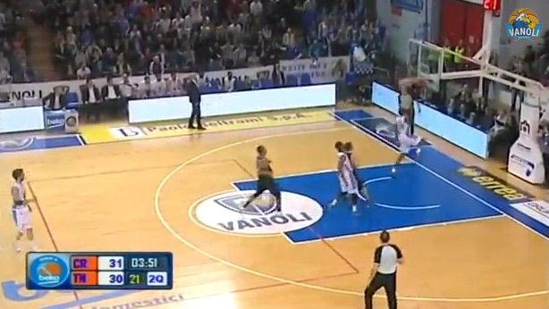 Τρομερό κάρφωμα ρούκι (VIDEO)