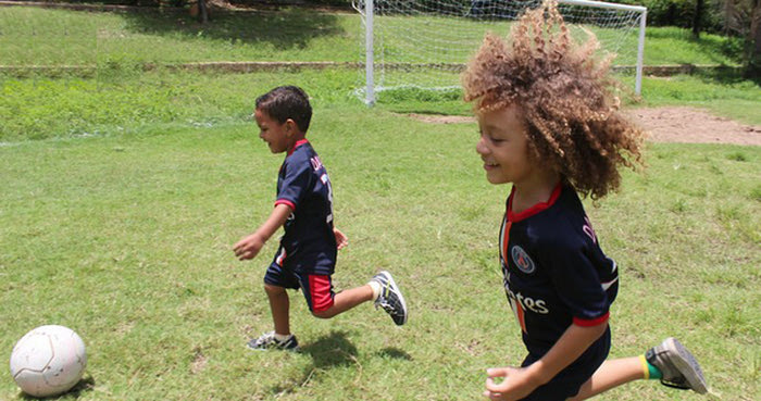 Οι σωσίες των Σίλβα και Λουίζ με φανέλες της Παρί (PHOTOS)