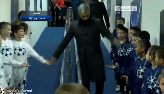 Ο Μουρίνιο έκανε “High 5” με τα παιδιά (VIDEO)