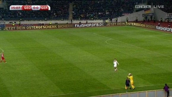 Το έκανε και αυτό: Ο Νόιερ εκτέλεσε πλάγιο (VIDEO)