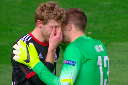 Το μεγαλείο του αθλητισμού: η παρηγοριά του Όμπλακ στον δακρυσμένο Κίσλινγκ (VIDEO)