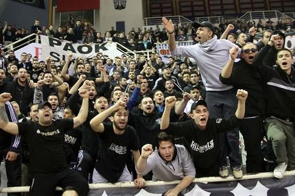 Χειροκρότημα για τον ΠΑΟΚ παρά τη βαριά ήττα (VIDEO)