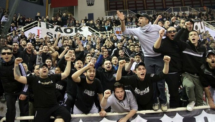 Χειροκρότημα για τον ΠΑΟΚ παρά τη βαριά ήττα (VIDEO)