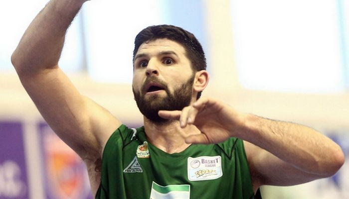 Παπαμακάριος: “Ένα βήμα πιο μπροστά ο Ολυμπιακός από τον Παναθηναϊκό”