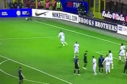 H τραγική εκτέλεση κόρνερ του Ποντόλσκι (VIDEO)