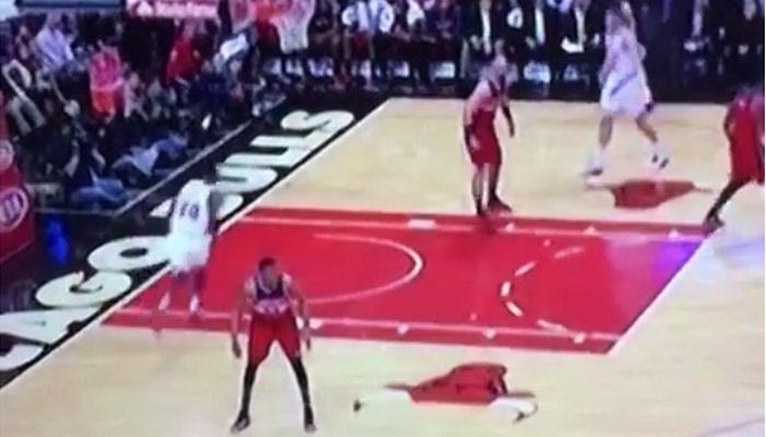 Τον πήρε ο… ύπνος και έχασε τον παίκτη (VIDEO)