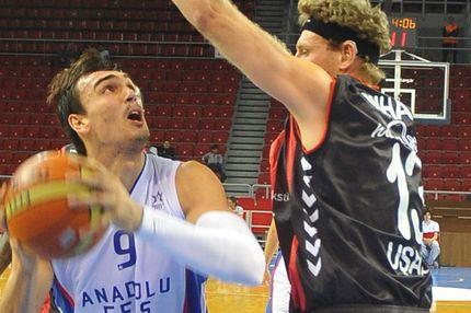 Σοκ για την Εφές πριν από το ΣΕΦ (VIDEO)