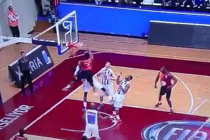 Το ασύλληπτο κάρφωμα του μασκοφόρου Κάρτερ (VIDEO)