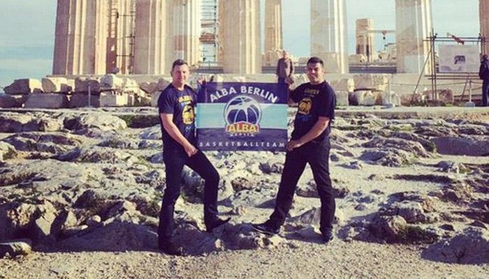 Στην Ακρόπολη η σημαία της Άλμπα