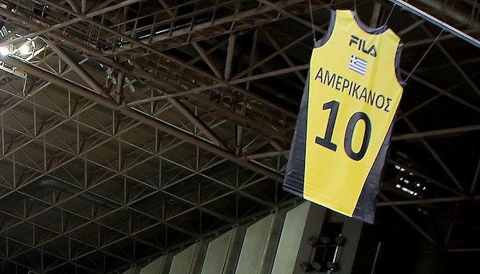 ΑΘΑΝΑΤΟΣ: Στον ουρανό του ΟΑΚΑ η φανέλα του Γιώργου Αμερικάνου (VIDEOS+PHOTOS)