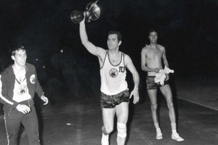 Στον ουρανό του ΟΑΚΑ η φανέλα με τον αριθμό “10”