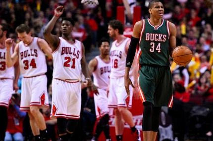 Συγκλονιστικός Αντετοκούνμπο, ήττα για τους Μπακς, ένα βήμα πριν το “σκούπισμα” Καβαλίερς, Γουόριορς (VIDEOS)