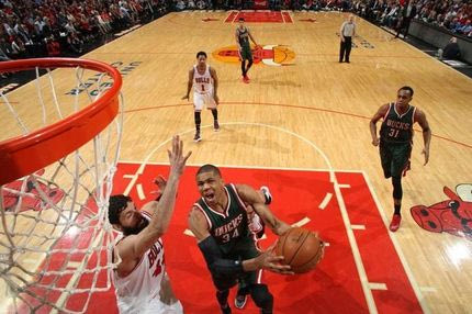 “Άλωσαν” το Σικάγο και μείωσαν σε 3-2 οι Μπακς