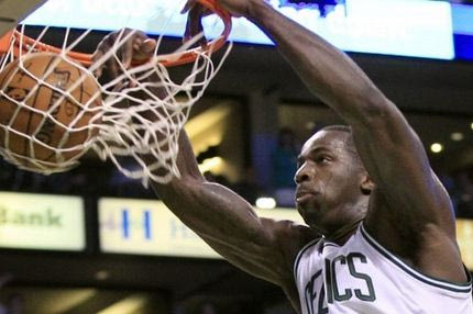 Top10: Εκπληκτικό φόλοου κάρφωμα από τον Μπας (VIDEO)