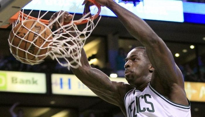 Top10: Εκπληκτικό φόλοου κάρφωμα από τον Μπας (VIDEO)