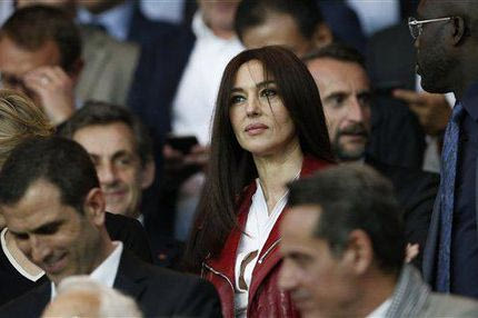 “Αναστέναξαν” οι εξέδρες του “Παρκ ντε Πρενς” με την Μπελούτσι (PHOTOS)