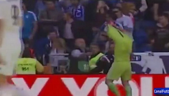 Συγκινητική στιγμή: Ο Κασίγιας έδωσε τη φανέλα του σε παιδάκι που το χτύπησε η μπάλα (VIDEO)