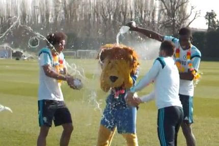 Μπουγελώθηκαν οι παίκτες της Τσέλσι (VIDEO)