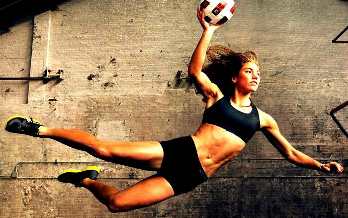 Τα πιο σέξι κορίτσια που παίζουν ποδόσφαιρο (PHOTOS)