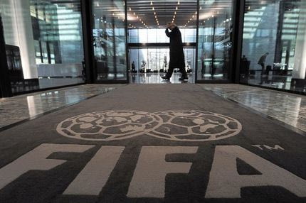 Απειλούνται με “εμπάργκο” στις μεταγραφές Ρεάλ και Ατλέτικο