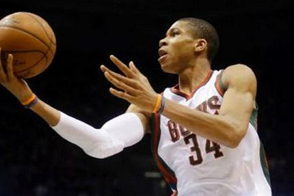 Πάντα κοντά στον Γιάννη οι Μπακς