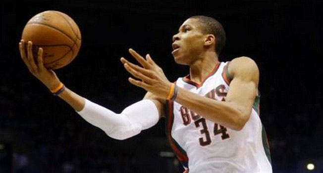 Πάντα κοντά στον Γιάννη οι Μπακς