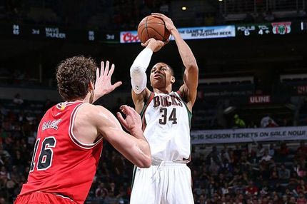 Ο Αντετοκούνμπο “τελείωσε” τους Μπουλς (VIDEOS)