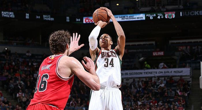 Ο Αντετοκούνμπο “τελείωσε” τους Μπουλς (VIDEOS)