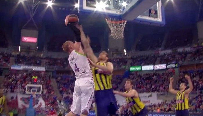 Ο Άιβερσον καρφώνει στα… μούτρα του Σαβάς (VIDEOS)