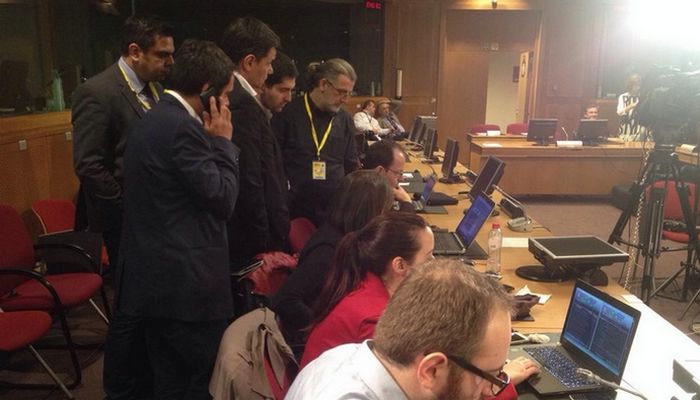 Οι Έλληνες δημοσιογράφοι έβλεπαν τον… Ολυμπιακό στη Σύνοδο Κορυφής (PHOTO)