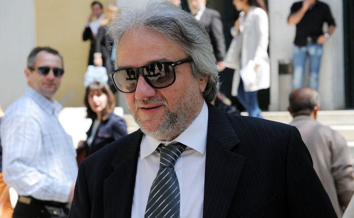 “Je suis Κομπότης”