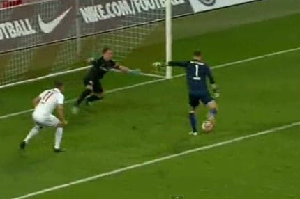 Από “φύλακας άγγελος” έγινε σκόρερ (VIDEO)