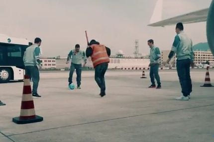 Πασούλες Ναπολιτάνων σε πίστα αεροδρομίου (VIDEO)