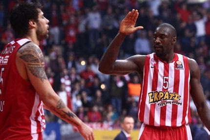 Το διπλό στη Μόσχα δίνει πρωτιά στον Ολυμπιακό