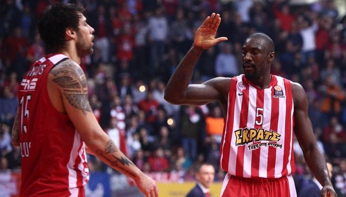 Το διπλό στη Μόσχα δίνει πρωτιά στον Ολυμπιακό