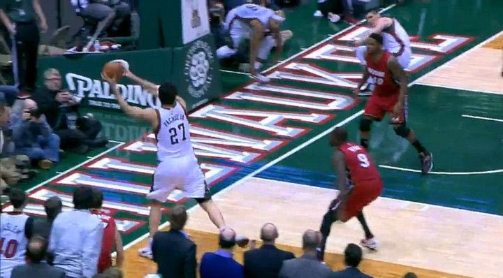 Τύφλα να’ χουν οι πλέι μέικερ: Ένας σέντερ την κορυφαία ασίστ του μήνα (VIDEO)