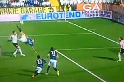 O Πινίγια “ξαναχτύπησε” με τρομερό ψαλιδάκι (VIDEOS)