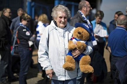 Μια 93χρονη στο “Γουέμπλεϊ”