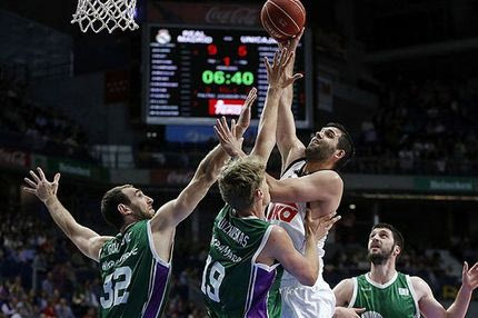 Διπλή νίκη η Ρεάλ επί της Μάλαγα με 16χρονο στο παρκέ (VIDEO)