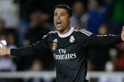 Σβήστηκε η κάρτα του Ρονάλντο, παίζει με Εϊμπάρ (VIDEO)