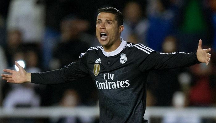 Σβήστηκε η κάρτα του Ρονάλντο, παίζει με Εϊμπάρ (VIDEO)