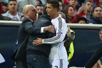 Εισβολή οπαδού και… αγκαλιές με Ρονάλντο (PHOTOS & VIDEO)