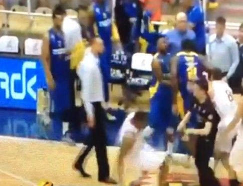 Αποβλήθηκε για αγκωνιές ο Σχορτσανίτης (VIDEO)