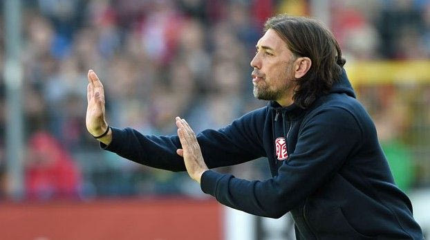 Ανανέωσε ο Σμιντ