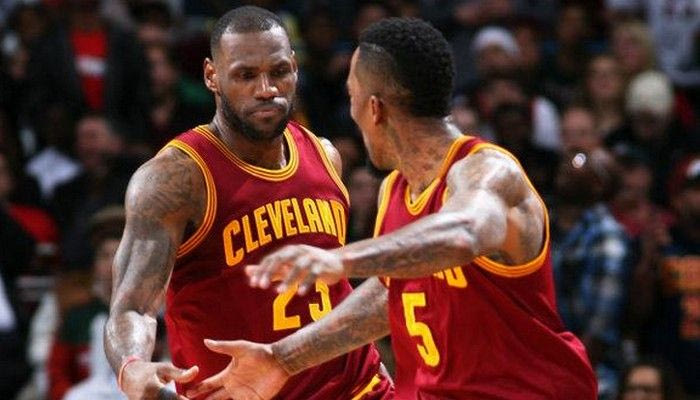 Τρομερό buzzer beater: Ο Τζέι Αρ Σμιθ το έβαλε από την… εξέδρα (VIDEO)