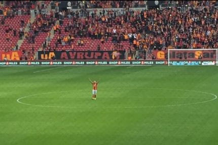 Οργάνωσε την εξέδρα ο Σνάιντερ (VIDEO)