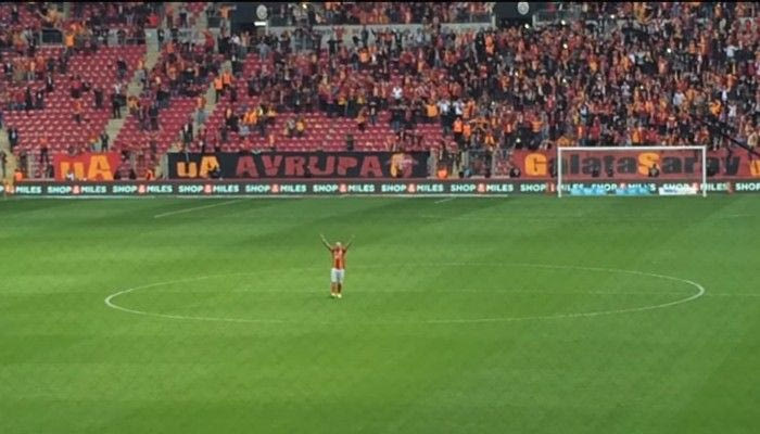 Οργάνωσε την εξέδρα ο Σνάιντερ (VIDEO)