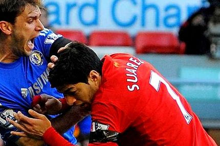 Σουάρες για τα δαγκώματα: “Αυτοί με προκάλεσαν!”